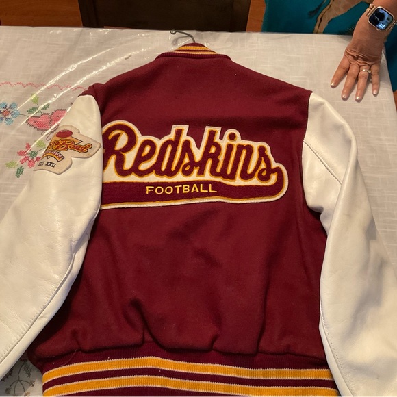 Washington Redskins jacket real heavy - Picture 6 of 6